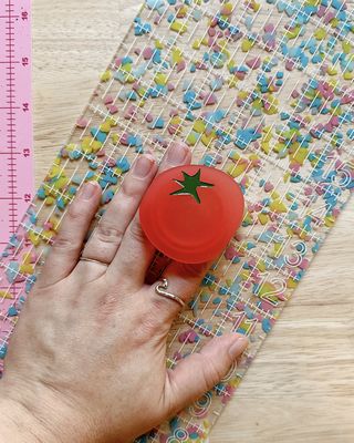 Pop Up Ruler Handle: Tomato