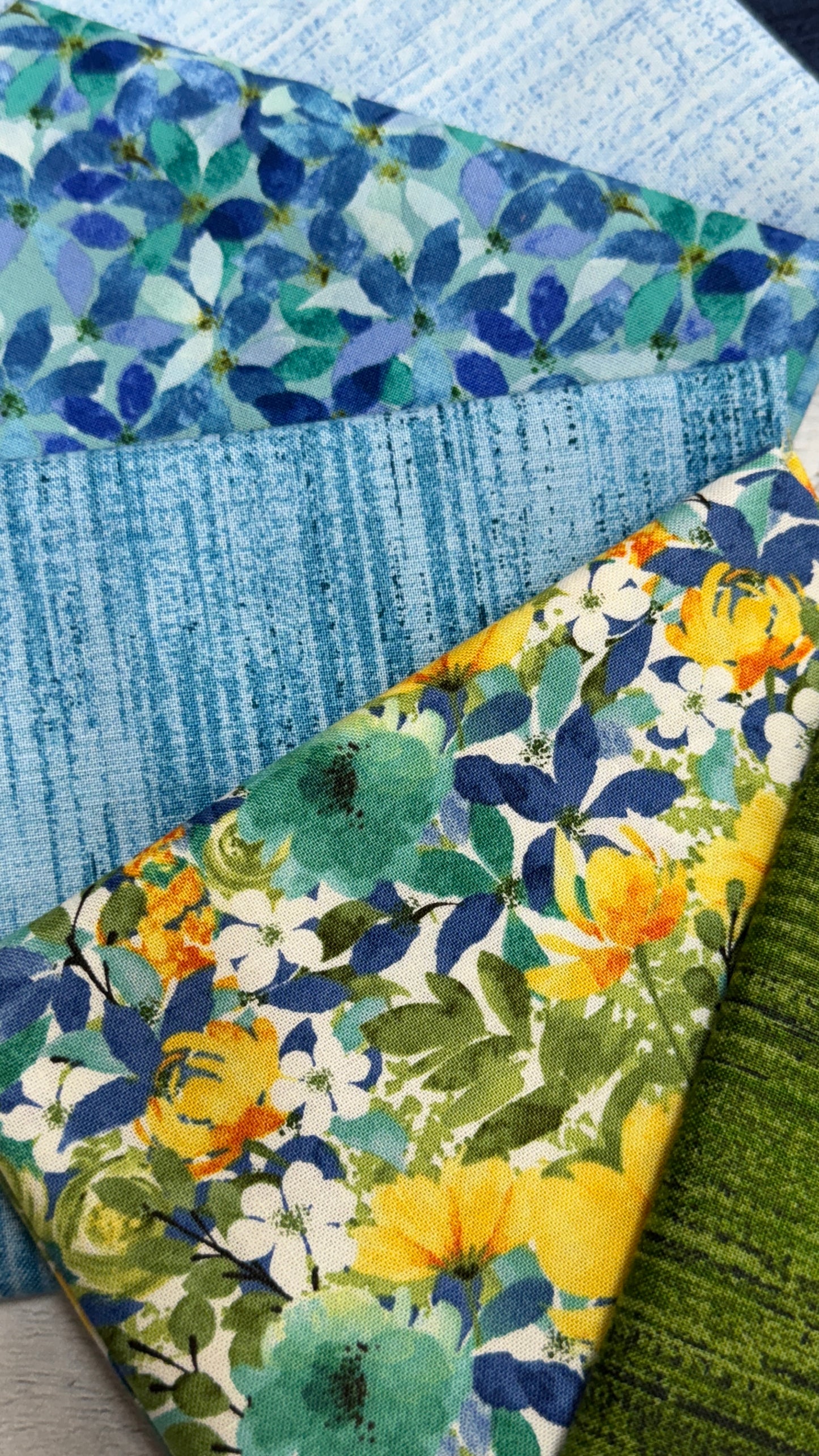 Sunlit Serenade- Shop Assembled Fat Quarter Bundle
