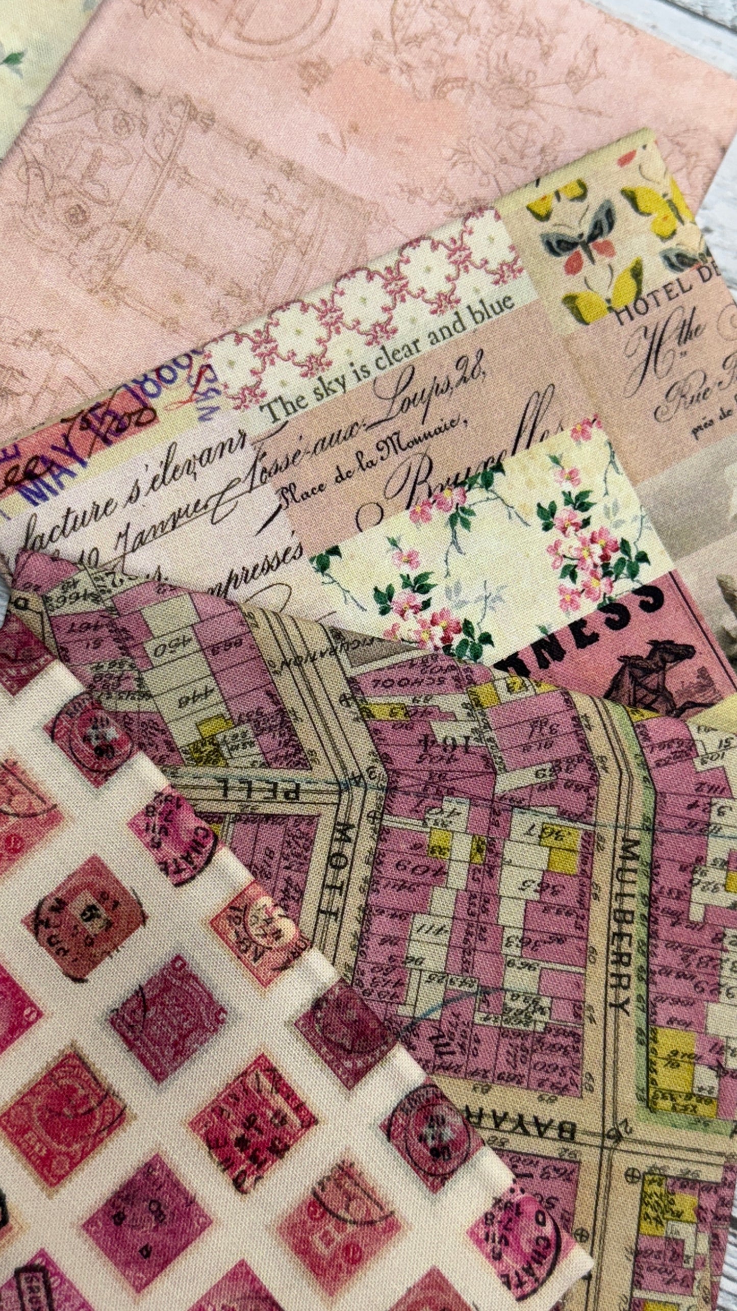 Tim Holtz Palette Program, Fat Quarter Bundle- PINK: Shop Assembled