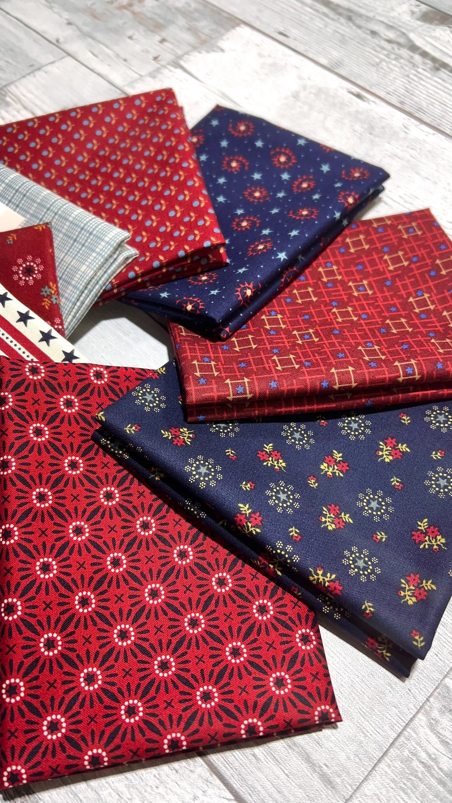 Friday Harbor/ Henry Glass Shop Assembled Fat Quarter Bundle: Choice of Bundle