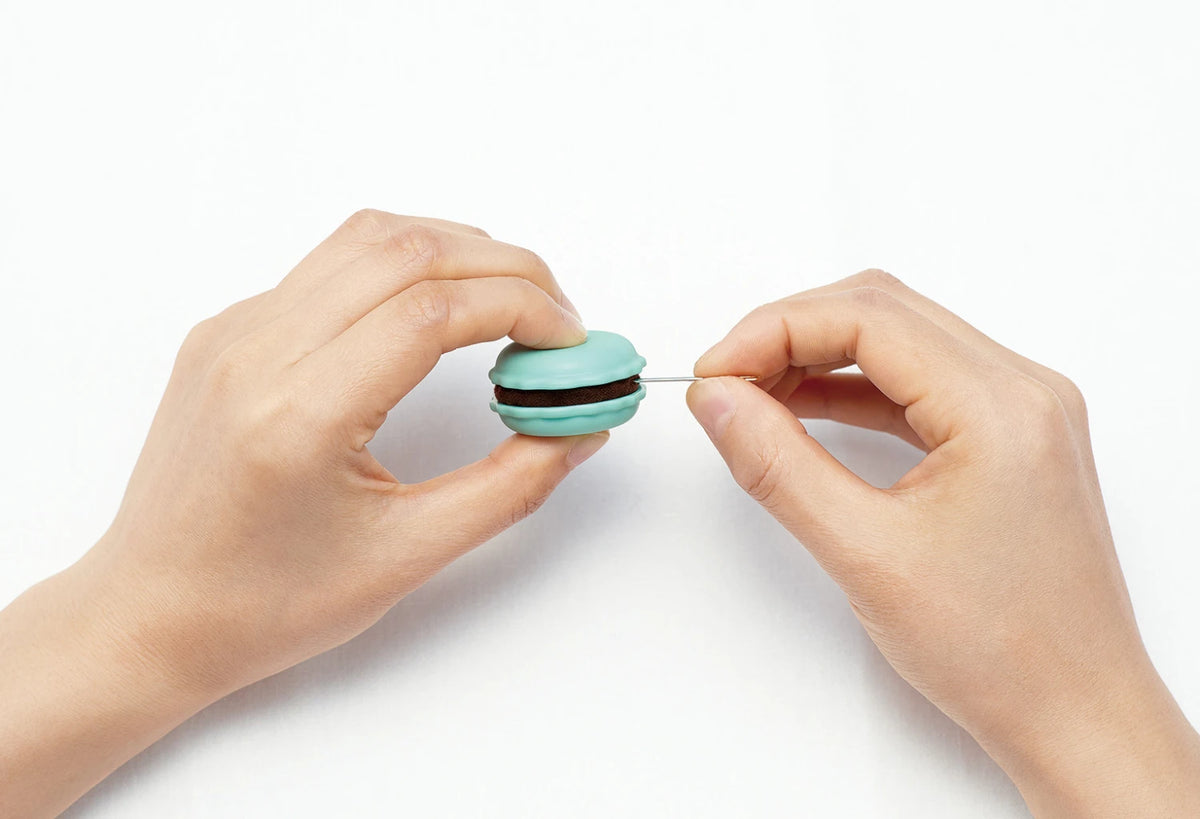 Sweet-n-Sharp Macaron: Pistachio