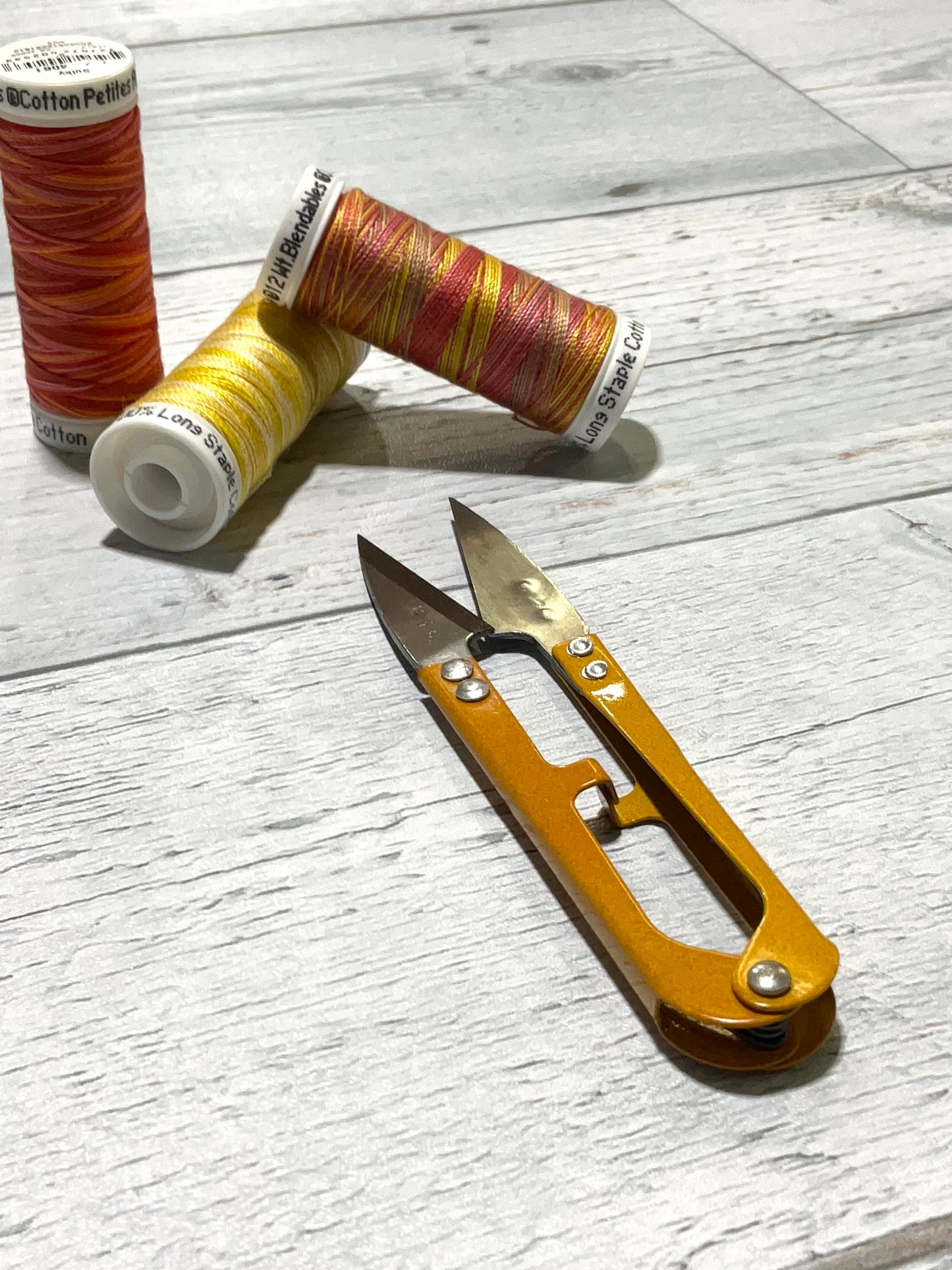 Thread Snips: Choice of color.