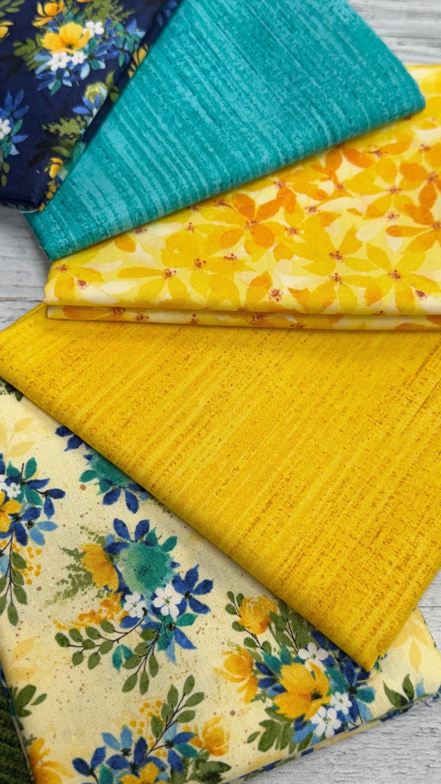 Sunlit Serenade- Shop Assembled Fat Quarter Bundle