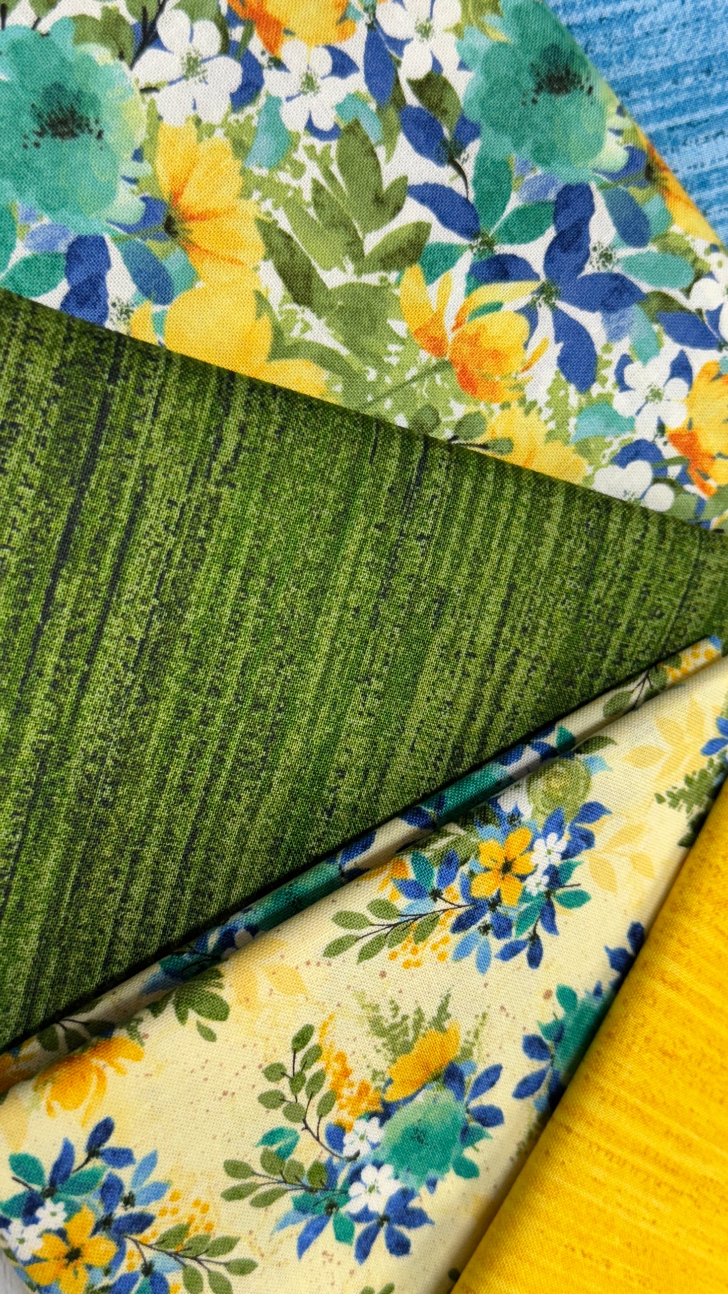 Sunlit Serenade- Shop Assembled Fat Quarter Bundle