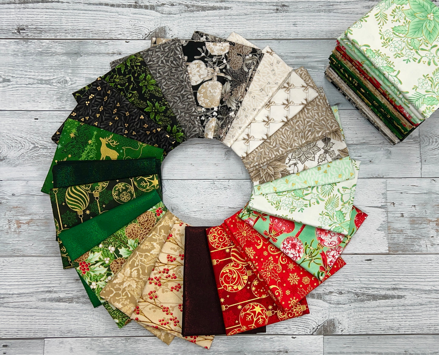 Holiday Flourish Festive Finery 24'- Shop Assembled Fat Quarter Bundle