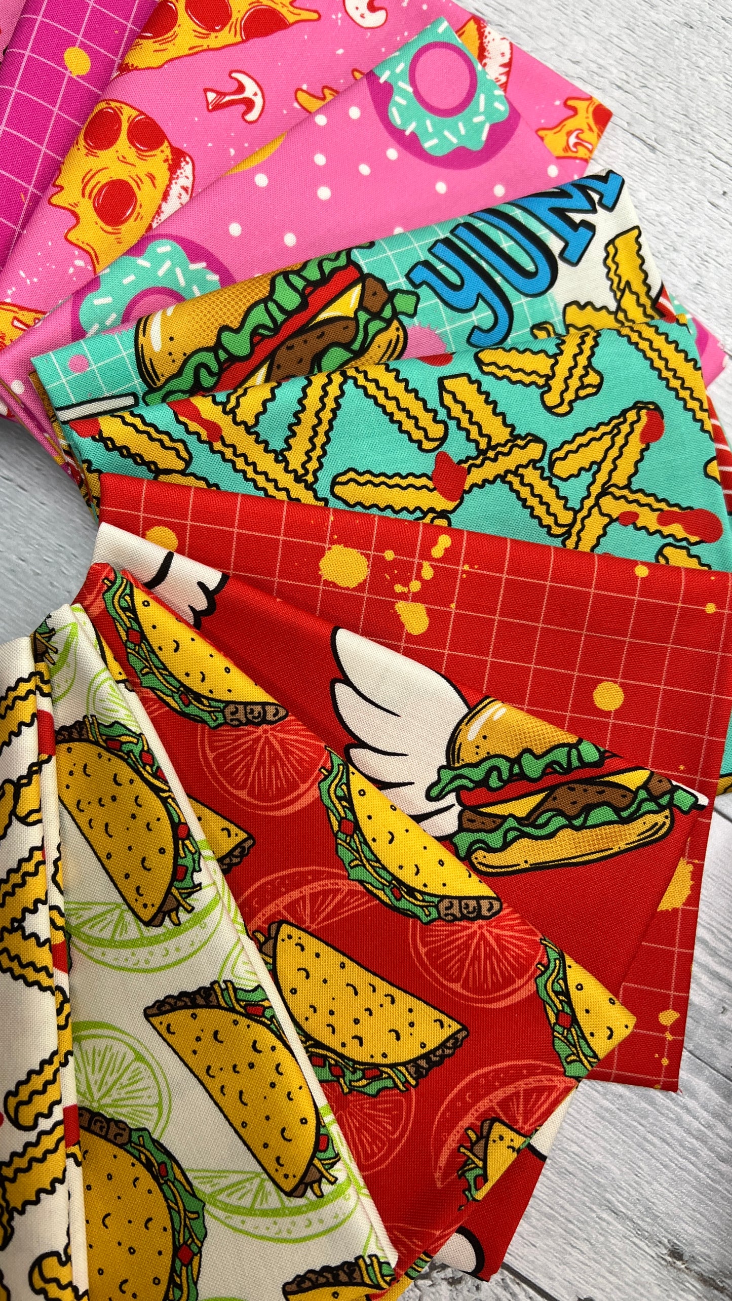 Snack Shack Shop Assembled Fat Quarter Bundle: 21 Piece