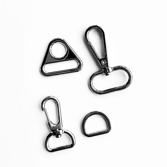 The Quick Boxy Pouch Hardware Kit: Hardware Only