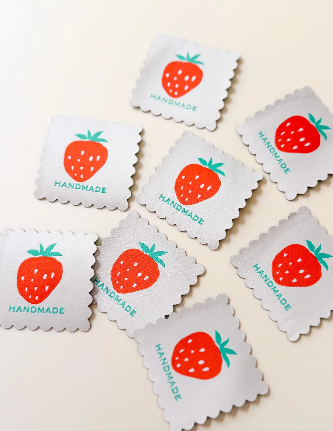 Scalloped Strawberry Woven Quilt Labels- 8pk