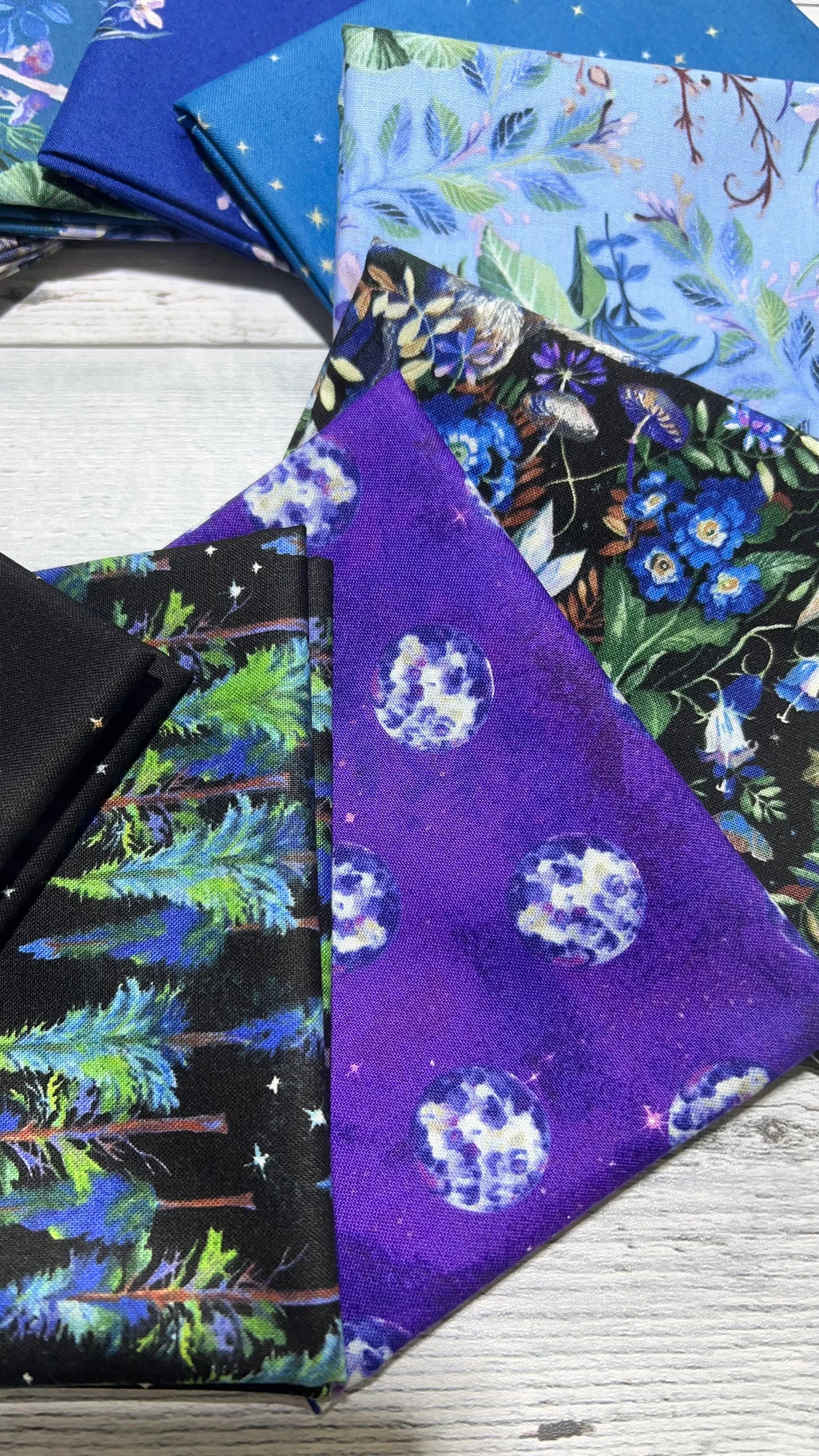 Full Moon- Figo Fabrics - Shop Assembled Fat Quarter Bundle